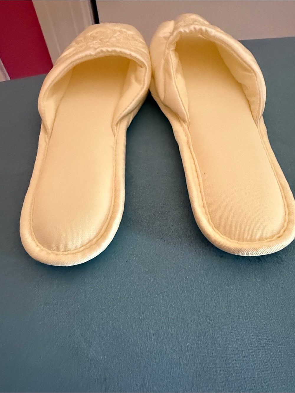 Vintage Satin Embroidered Slide Slippers in Cream - Women - Picture 4 of 4